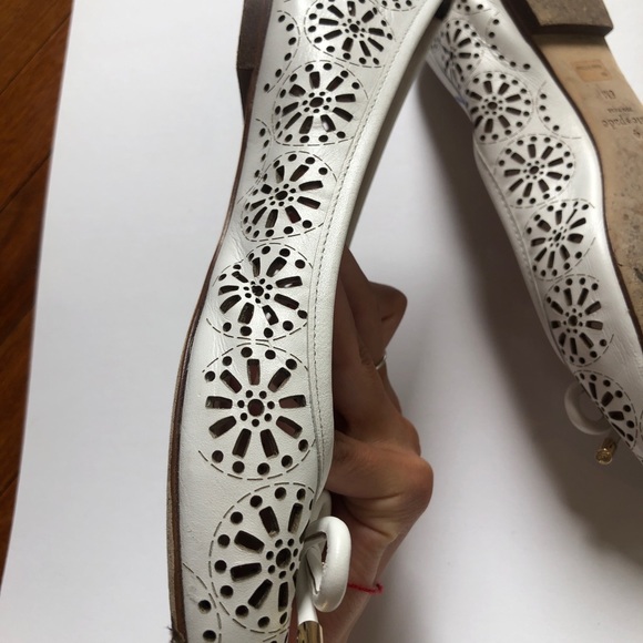 KATE SPADE WALSY WHITE FLOWER LASER CUT OUT FLATS - Picture 7 of 7